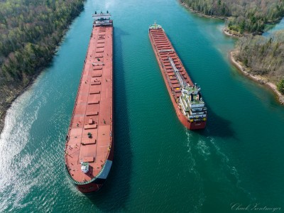 Size-comparison-as-the-1004-foot-Edgar-B.-Speer-passes-the-740-foot-CSL-Niagara.-Chuck-Zentmeyer.jpeg